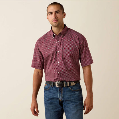 Ariat Men’s PIPPIN SS SHIRT - Maroon Banner geo print
