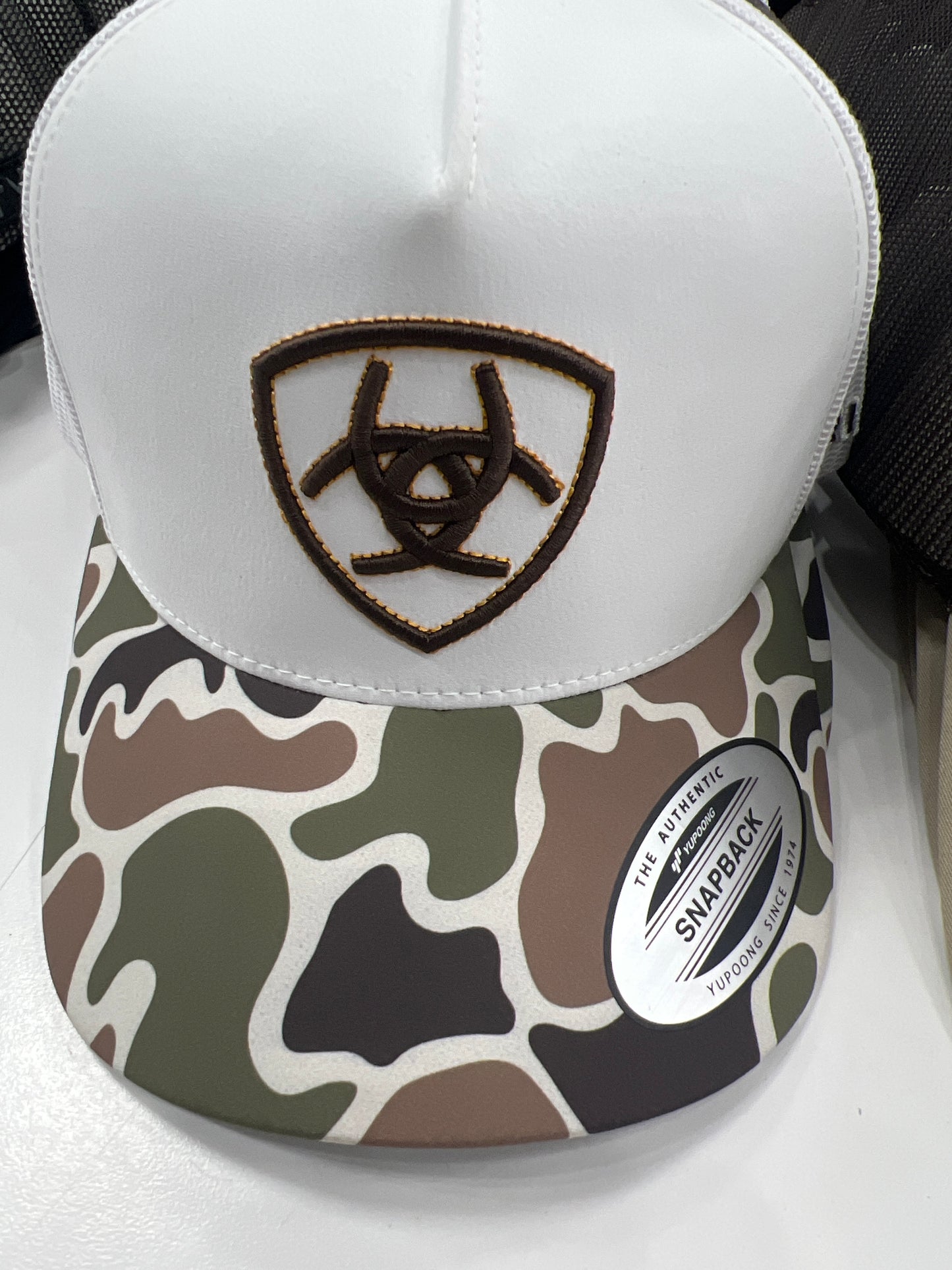 Ariat Logo Patch Hat - white/camo